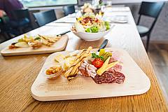 Käse-und Fleischbrättli